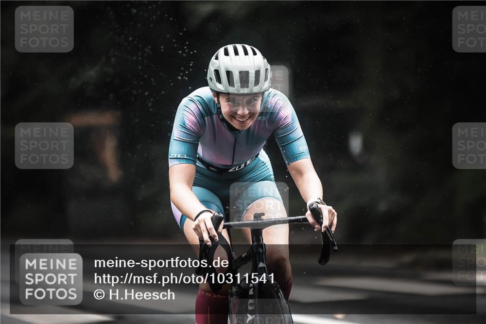13.09.2026 - Stadtparktriathlon H.Heesch http://msf.ph/oto/10311541 13.09.2026 12:52:12 Radfahren 1112, 1119, 1252 meine-sportfotos.de