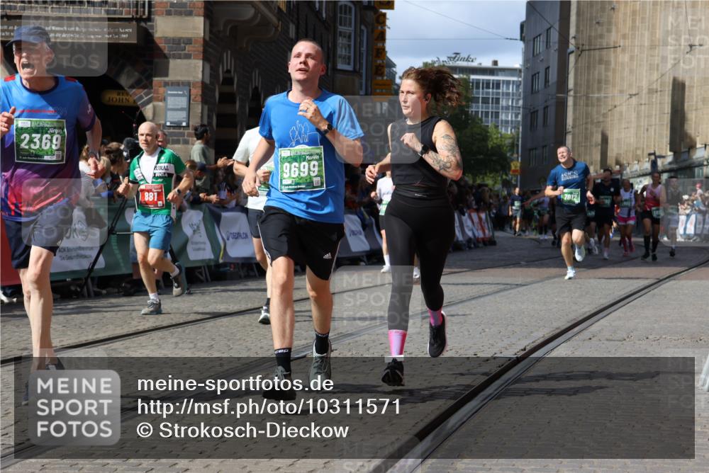 13.09.2026 - 21. swb-Marathon Bremen Strokosch-Dieckow http://msf.ph/oto/10311571 13.09.2026 13:30:41 Ziel 881, 1067, 1909, 1938, 2265, 2364, 2900, 3163, 3164, 3425, 4058, 4415, 4763, 5506, 5615, 7184, 7821, 7966, 8090, 8105, 8116, 8117, 8169, 8314, 8441, 8494, 8762, 8878, 8966, 9011, 9015, 9108, 9412, 9529, 244, 1189, 1533, 1771, 1841, 1941, 2985, 3360, 4251, 4920, 5600, 5681, 5802, 5822, 5900, 6343, 7012, 7760, 8616, 9290, 9507, 9653, 9767, 13090, 13215 meine-sportfotos.de