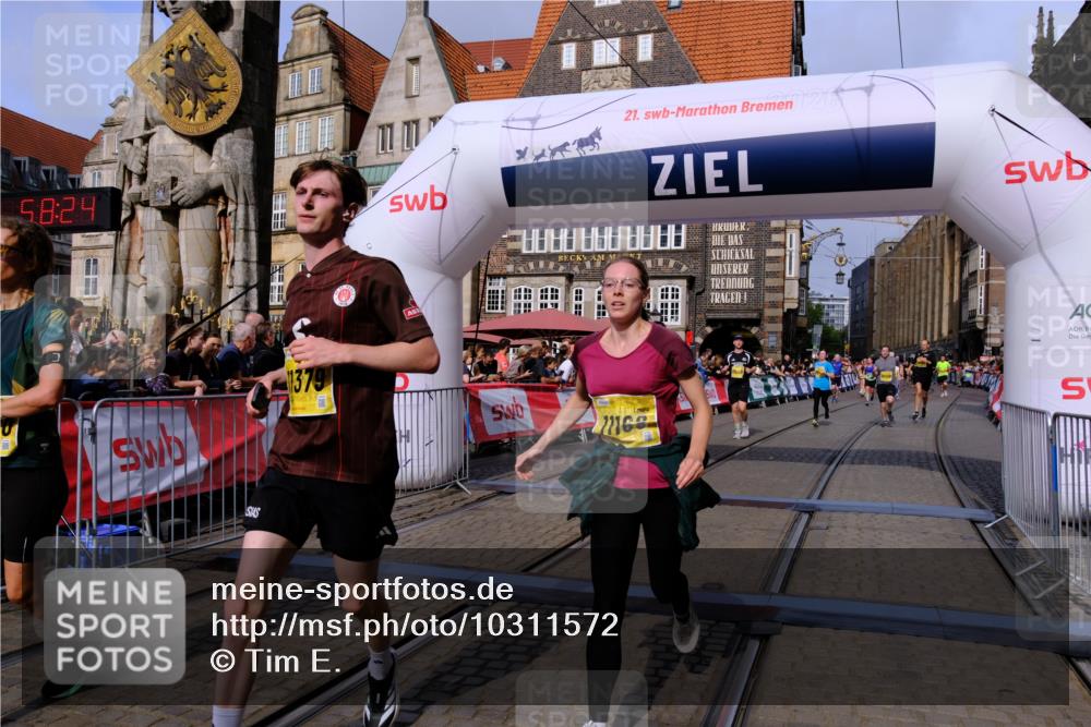 13.09.2026 - 21. swb-Marathon Bremen Tim E. http://msf.ph/oto/10311572 13.09.2026 10:53:41 Ziel 10448, 10479, 10585, 10626, 10757, 10780, 10821, 10886, 11168, 11379, 11590, 12040, 12056, 12275, 12308, 12461 meine-sportfotos.de