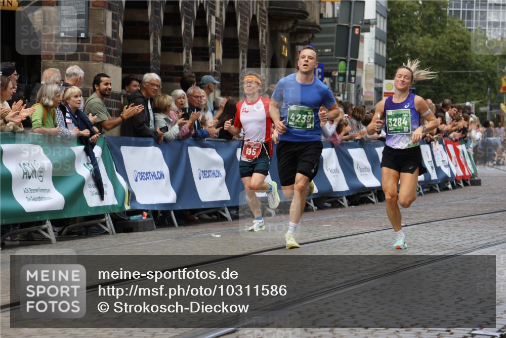 13.09.2026 - 21. swb-Marathon Bremen Strokosch-Dieckow http://msf.ph/oto/10311586 13.09.2026 13:04:18 Ziel 895, 2094, 2889, 3500, 4236, 8096, 9061, 9129, 9544, 9642, 650, 744, 1223, 1224, 1860, 2207, 3284, 4239, 7871, 8936, 13034 meine-sportfotos.de