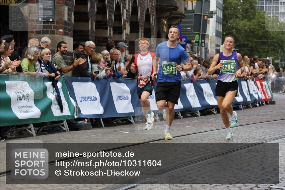 13.09.2026 - 21. swb-Marathon Bremen Strokosch-Dieckow http://msf.ph/oto/10311604 13.09.2026 13:04:18 Ziel 895, 2094, 2889, 3500, 4236, 8096, 9061, 9129, 9544, 9642, 650, 744, 1223, 1224, 1860, 2207, 3284, 4239, 7871, 8936, 13034 meine-sportfotos.de