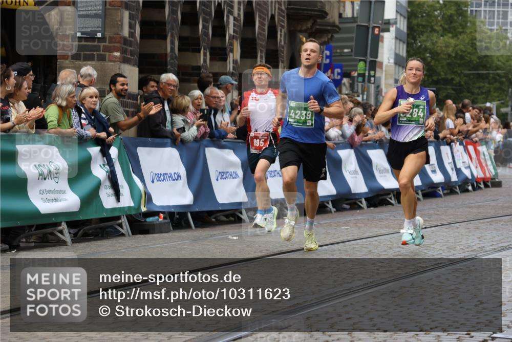 13.09.2026 - 21. swb-Marathon Bremen Strokosch-Dieckow http://msf.ph/oto/10311623 13.09.2026 13:04:18 Ziel 895, 2094, 2889, 3500, 4236, 8096, 9061, 9129, 9544, 9642, 650, 744, 1223, 1224, 1860, 2207, 3284, 4239, 7871, 8936, 13034 meine-sportfotos.de