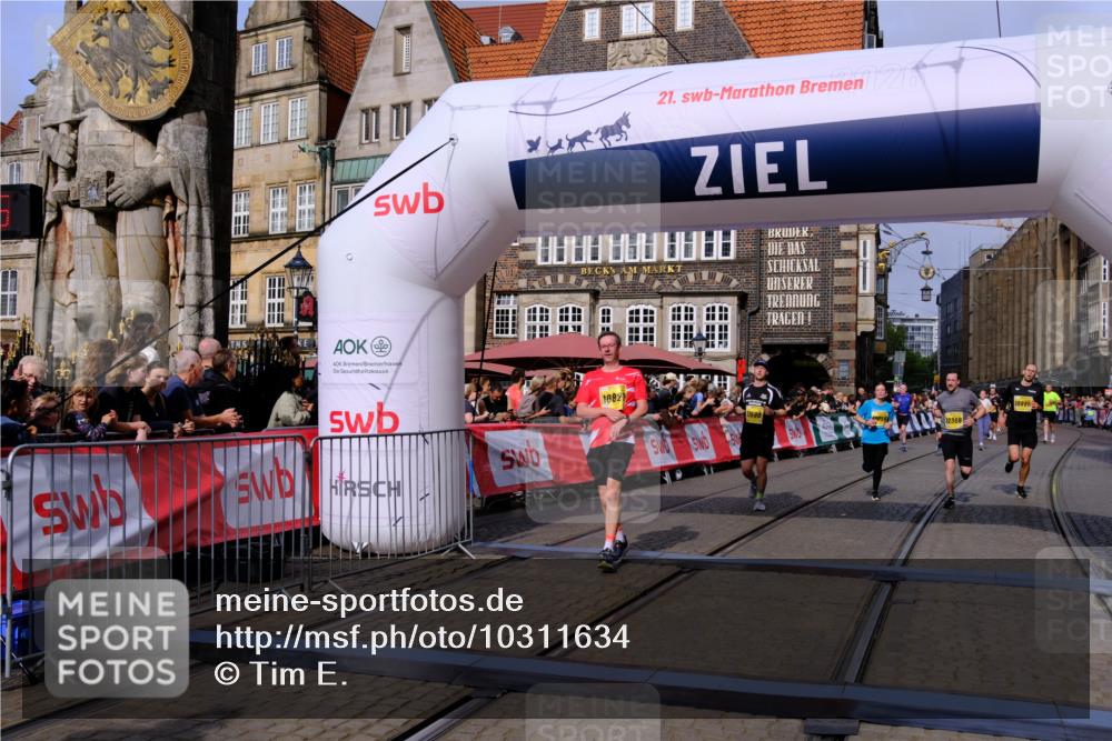 13.09.2026 - 21. swb-Marathon Bremen Tim E. http://msf.ph/oto/10311634 13.09.2026 10:53:42 Ziel 10448, 10479, 10626, 10757, 10780, 10821, 10886, 11168, 11379, 11590, 11800, 12040, 12056, 12275, 12308, 12461 meine-sportfotos.de
