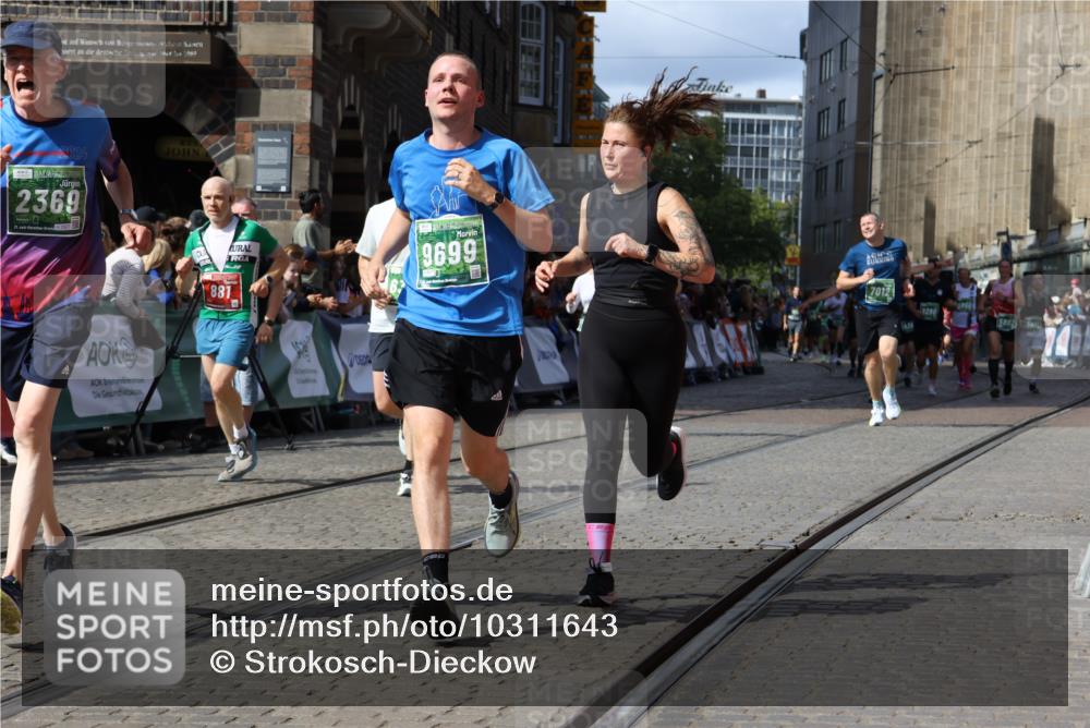 13.09.2026 - 21. swb-Marathon Bremen Strokosch-Dieckow http://msf.ph/oto/10311643 13.09.2026 13:30:41 Ziel 881, 1067, 1909, 1938, 2265, 2364, 2900, 3163, 3164, 3425, 4058, 4415, 4763, 5506, 5615, 7184, 7821, 7966, 8090, 8105, 8116, 8117, 8169, 8314, 8441, 8494, 8762, 8878, 8966, 9011, 9015, 9108, 9412, 9529, 244, 1189, 1533, 1771, 1841, 1941, 2985, 3360, 4251, 4920, 5600, 5681, 5802, 5822, 5900, 6343, 7012, 7760, 8616, 9290, 9507, 9653, 9767, 13090, 13215 meine-sportfotos.de