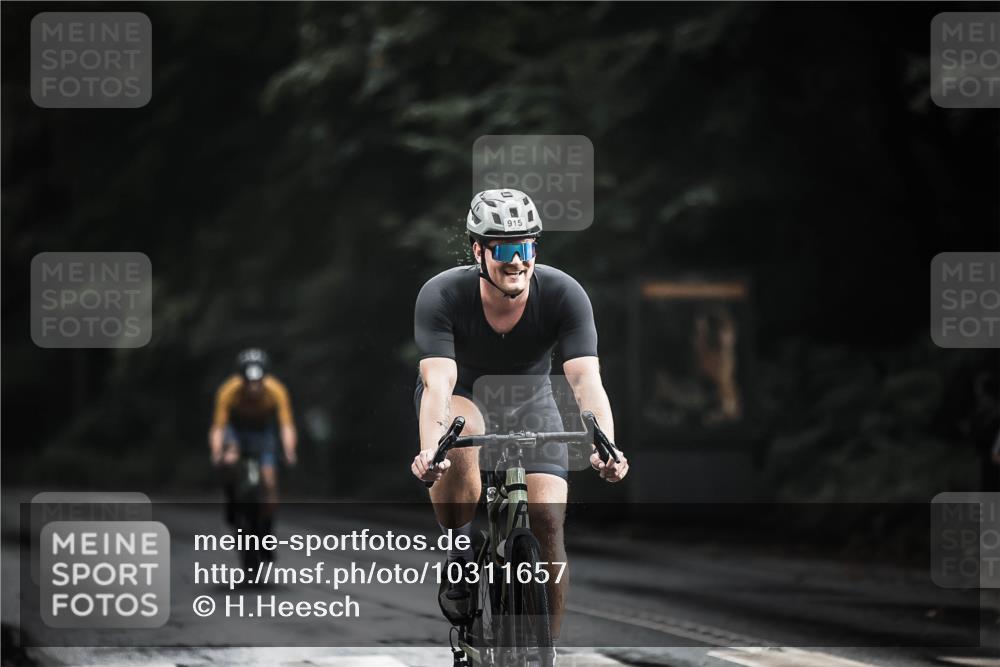 13.09.2026 - Stadtparktriathlon H.Heesch http://msf.ph/oto/10311657 13.09.2026 11:45:08 Radfahren 829, 877, 915 meine-sportfotos.de