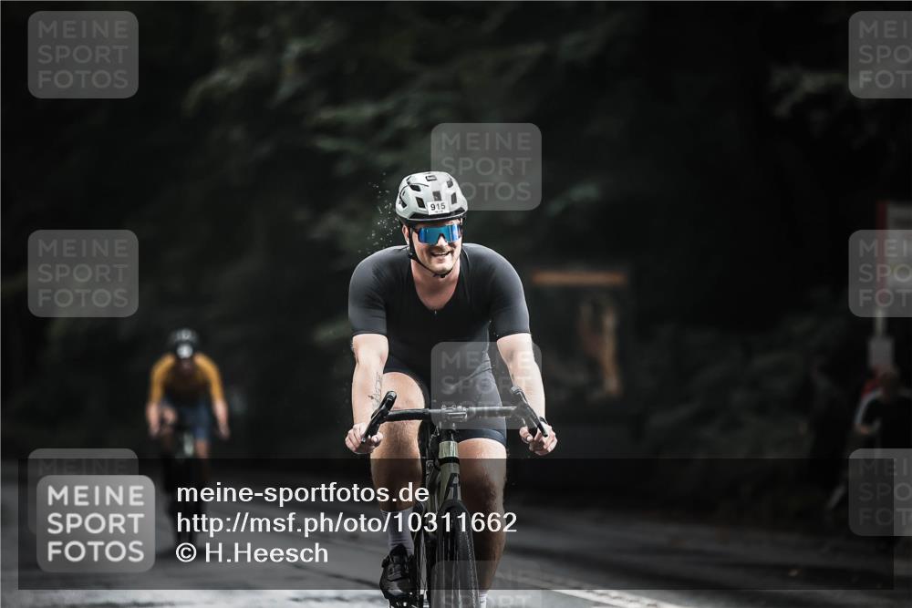13.09.2026 - Stadtparktriathlon H.Heesch http://msf.ph/oto/10311662 13.09.2026 11:45:08 Radfahren 829, 877, 915 meine-sportfotos.de