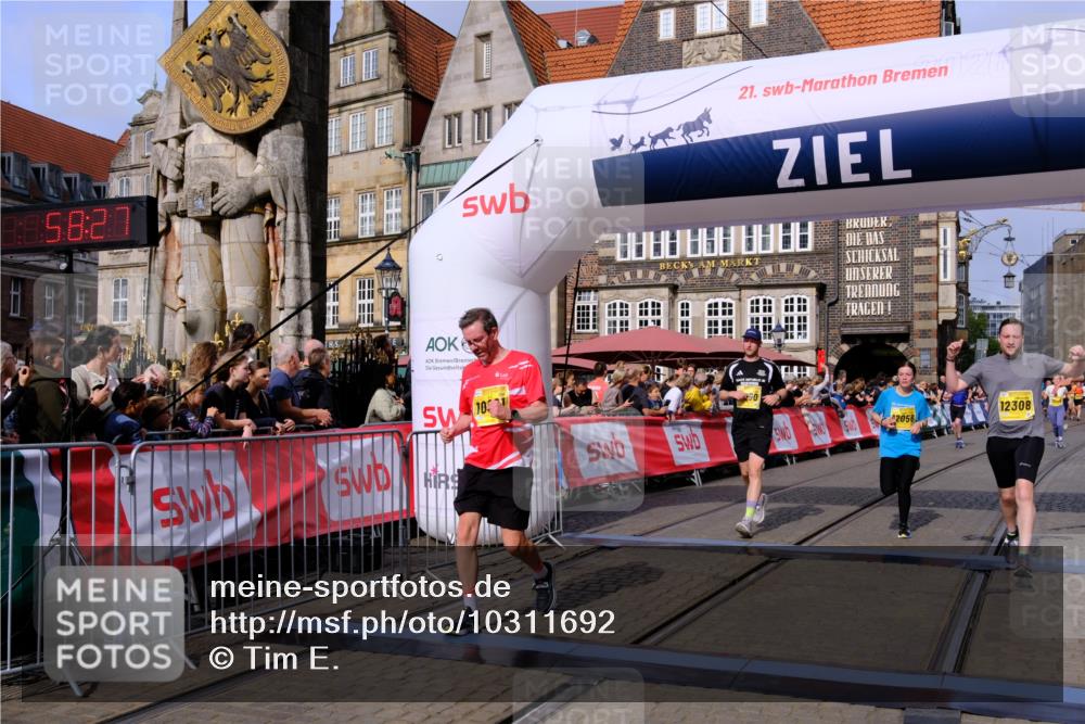 13.09.2026 - 21. swb-Marathon Bremen Tim E. http://msf.ph/oto/10311692 13.09.2026 10:53:44 Ziel 10222, 10448, 10479, 10626, 10757, 10780, 10821, 10845, 10886, 11168, 11242, 11379, 11446, 11590, 11800, 12040, 12056, 12119, 12275, 12308, 12461 meine-sportfotos.de