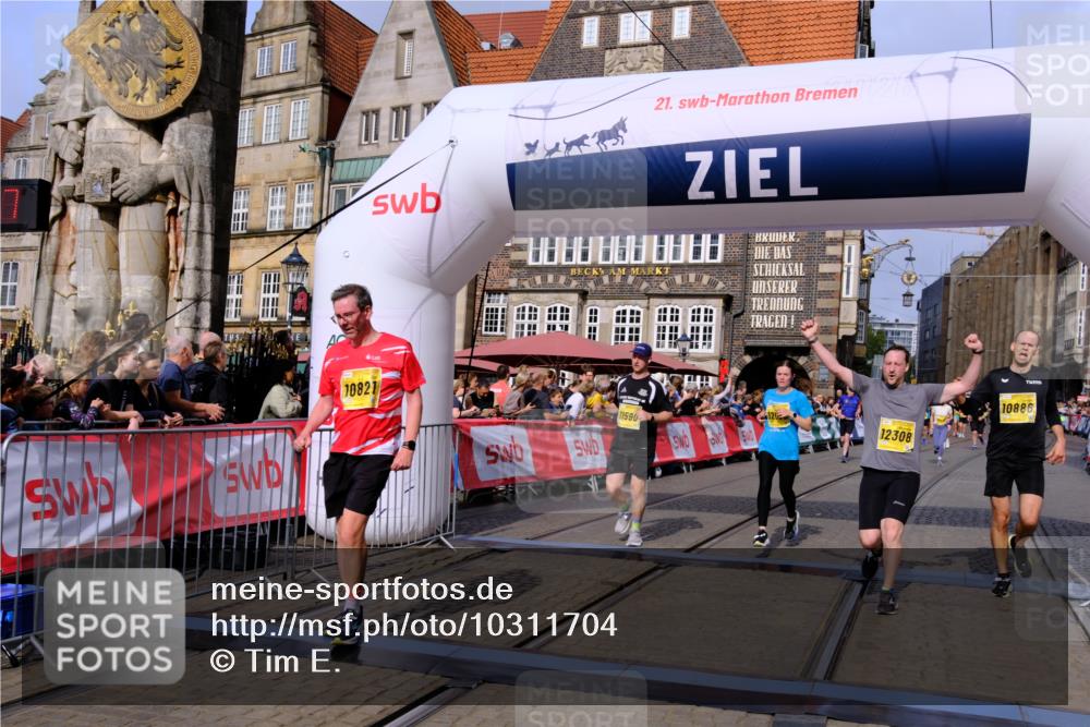 13.09.2026 - 21. swb-Marathon Bremen Tim E. http://msf.ph/oto/10311704 13.09.2026 10:53:44 Ziel 10222, 10448, 10479, 10626, 10757, 10780, 10821, 10845, 10886, 11168, 11242, 11379, 11446, 11590, 11800, 12040, 12056, 12119, 12275, 12308, 12461 meine-sportfotos.de