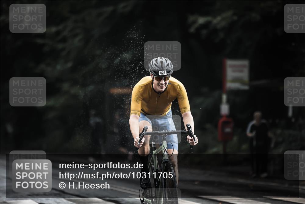 13.09.2026 - Stadtparktriathlon H.Heesch http://msf.ph/oto/10311705 13.09.2026 11:45:11 Radfahren 829, 877, 915 meine-sportfotos.de