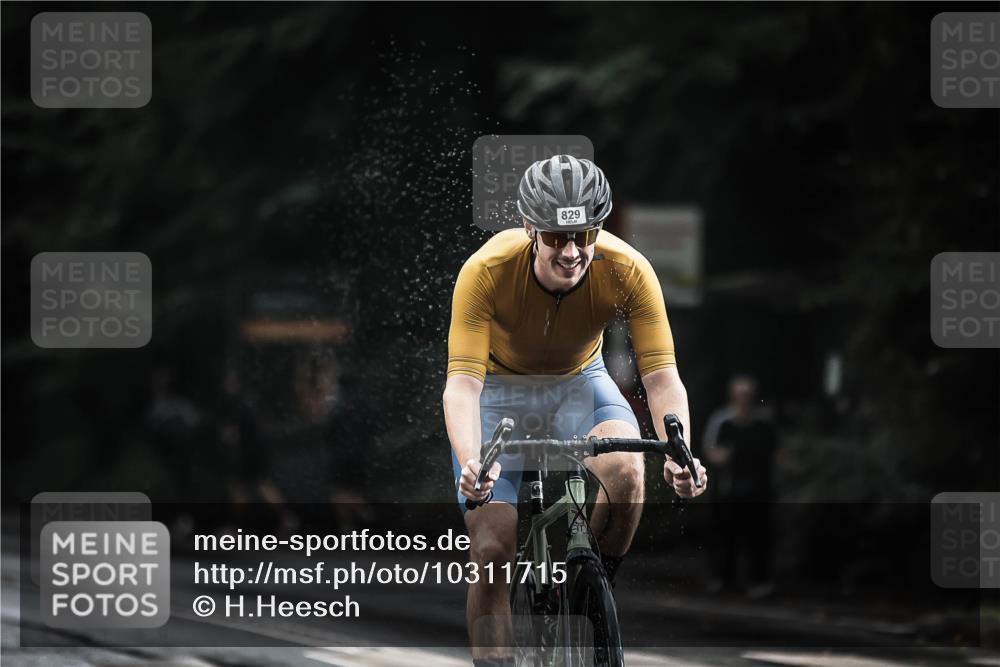 13.09.2026 - Stadtparktriathlon H.Heesch http://msf.ph/oto/10311715 13.09.2026 11:45:11 Radfahren 829, 877, 915 meine-sportfotos.de