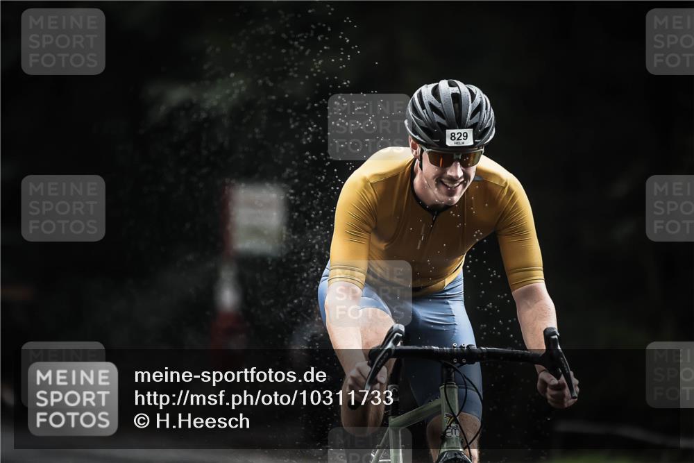 13.09.2026 - Stadtparktriathlon H.Heesch http://msf.ph/oto/10311733 13.09.2026 11:45:11 Radfahren 829, 877, 915 meine-sportfotos.de