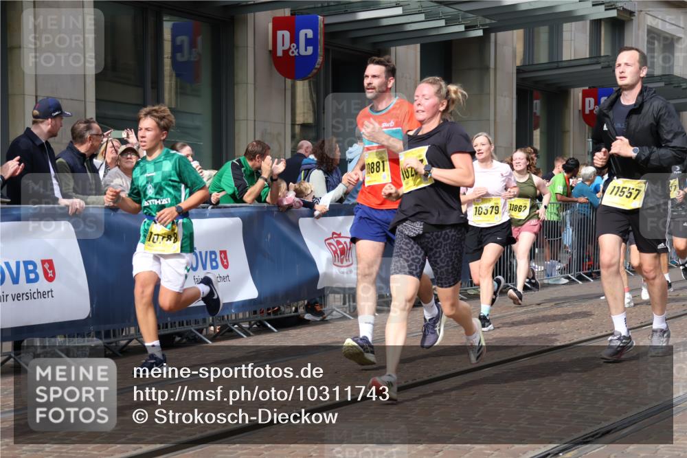13.09.2026 - 21. swb-Marathon Bremen Strokosch-Dieckow http://msf.ph/oto/10311743 13.09.2026 10:55:30 Ziel 10243, 10297, 10374, 10379, 10423, 10529, 10550, 10690, 10703, 10809, 10881, 10952, 11377, 11510, 11557, 11862, 11972, 12061, 12108, 12125, 12143, 12150, 12188, 12484, 10203, 10256, 10297, 10725, 10788, 11014, 11414, 11466, 11631, 11748, 11862, 11910, 11941, 11975, 11977, 12030, 12150, 12201, 12218, 12258, 12348, 12549 meine-sportfotos.de