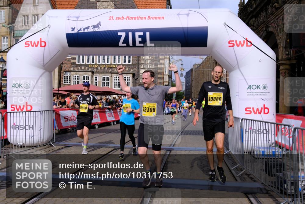 13.09.2026 - 21. swb-Marathon Bremen Tim E. http://msf.ph/oto/10311753 13.09.2026 10:53:45 Ziel 10222, 10448, 10479, 10626, 10757, 10780, 10821, 10845, 10886, 11168, 11242, 11379, 11446, 11590, 11800, 12040, 12056, 12119, 12275, 12308 meine-sportfotos.de