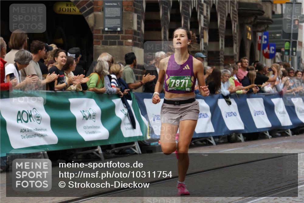 13.09.2026 - 21. swb-Marathon Bremen Strokosch-Dieckow http://msf.ph/oto/10311754 13.09.2026 13:04:24 Ziel 895, 2094, 3500, 4110, 4236, 6815, 9061, 9129, 9544, 9642, 9813, 744, 1223, 1224, 1860, 2207, 2956, 8701, 8936, 13034 meine-sportfotos.de