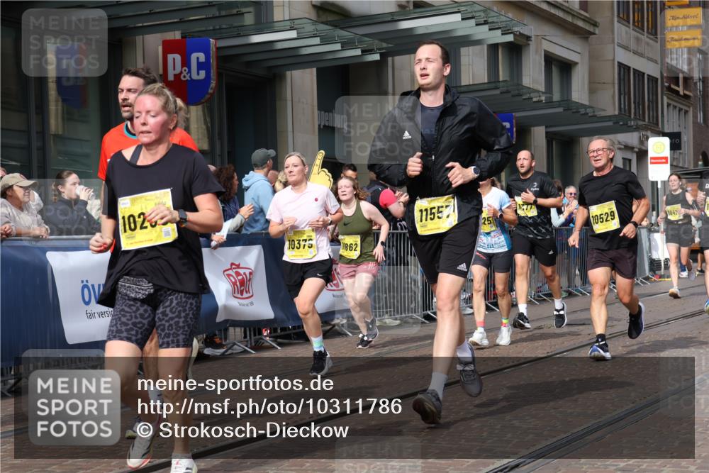 13.09.2026 - 21. swb-Marathon Bremen Strokosch-Dieckow http://msf.ph/oto/10311786 13.09.2026 10:55:30 Ziel 10243, 10297, 10374, 10379, 10423, 10529, 10550, 10690, 10703, 10809, 10881, 10952, 11377, 11510, 11557, 11862, 11972, 12061, 12108, 12125, 12143, 12150, 12188, 12484, 10203, 10256, 10297, 10725, 10788, 11014, 11414, 11466, 11631, 11748, 11862, 11910, 11941, 11975, 11977, 12030, 12150, 12201, 12218, 12258, 12348, 12549 meine-sportfotos.de