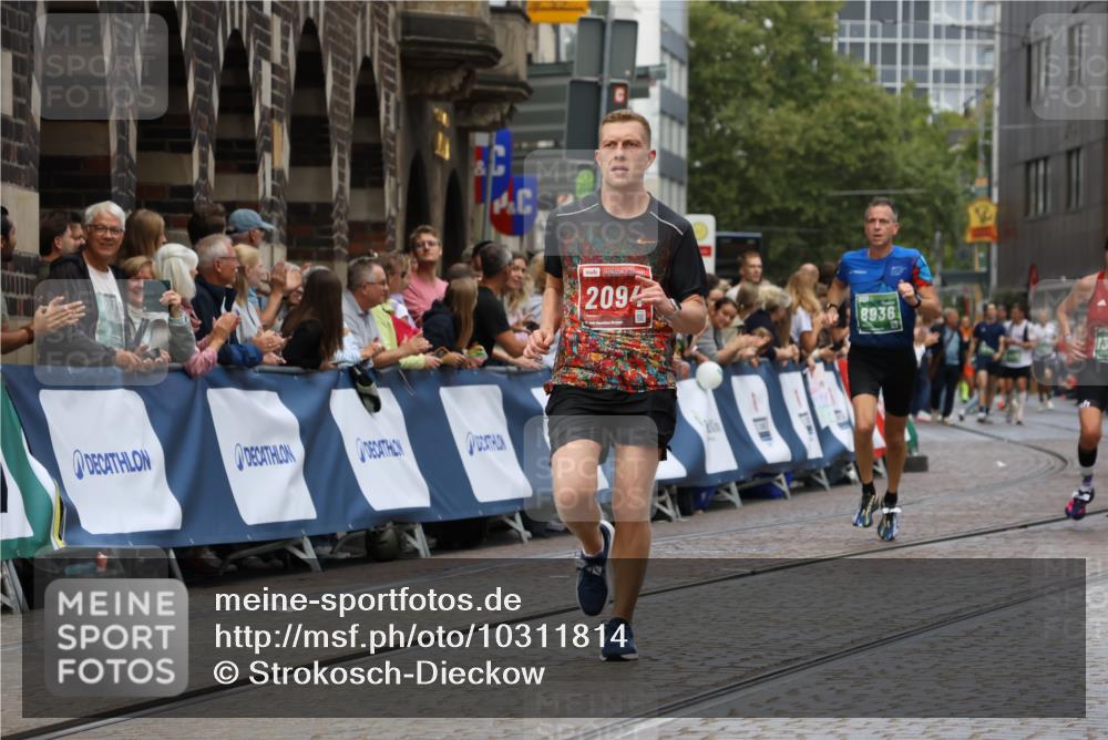 13.09.2026 - 21. swb-Marathon Bremen Strokosch-Dieckow http://msf.ph/oto/10311814 13.09.2026 13:04:27 Ziel 895, 2094, 3424, 4110, 4236, 6815, 9061, 9129, 9544, 9813, 744, 1223, 1224, 2207, 2956, 5283, 8701, 8936, 9070, 13034 meine-sportfotos.de
