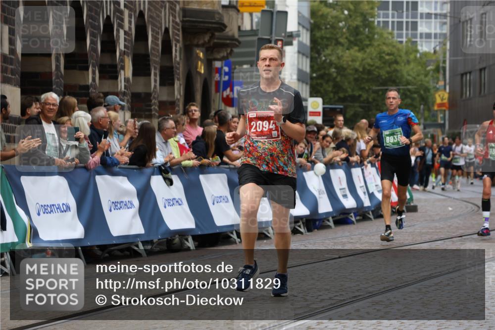 13.09.2026 - 21. swb-Marathon Bremen Strokosch-Dieckow http://msf.ph/oto/10311829 13.09.2026 13:04:27 Ziel 895, 2094, 3424, 4110, 4236, 6815, 9061, 9129, 9544, 9813, 744, 1223, 1224, 2207, 2956, 5283, 8701, 8936, 9070, 13034 meine-sportfotos.de