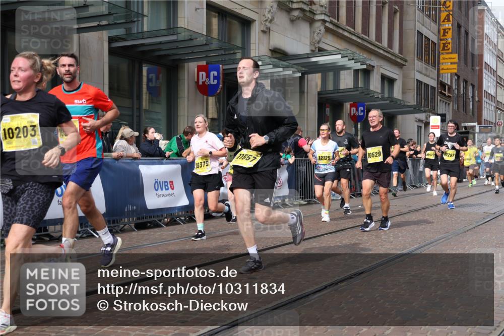 13.09.2026 - 21. swb-Marathon Bremen Strokosch-Dieckow http://msf.ph/oto/10311834 13.09.2026 10:55:31 Ziel 10243, 10374, 10379, 10423, 10529, 10550, 10690, 10703, 10809, 10881, 10952, 11377, 11510, 11557, 11972, 12061, 12108, 12125, 12143, 12188, 12484, 13565, 10203, 10256, 10297, 10725, 10788, 10881, 11014, 11414, 11466, 11557, 11631, 11748, 11862, 11910, 11941, 11975, 11977, 12030, 12150, 12201, 12218, 12258, 12348, 12549 meine-sportfotos.de