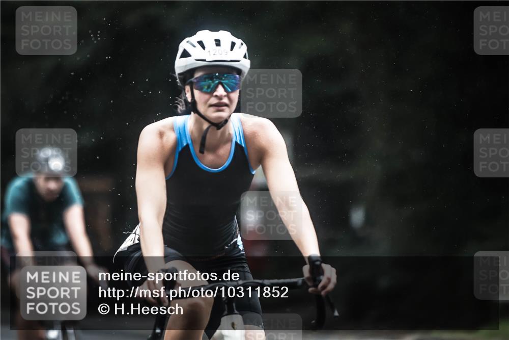 13.09.2026 - Stadtparktriathlon H.Heesch http://msf.ph/oto/10311852 13.09.2026 12:52:40 Radfahren 1075, 1195, 1203, 1209, 1230, 1267 meine-sportfotos.de