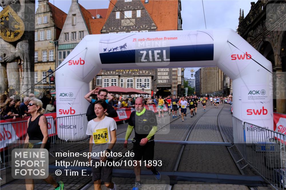 13.09.2026 - 21. swb-Marathon Bremen Tim E. http://msf.ph/oto/10311893 13.09.2026 10:53:53 Ziel 10141, 10174, 10222, 10227, 10478, 10479, 10626, 10821, 10838, 10845, 10886, 10905, 11242, 11446, 11502, 11590, 11800, 11950, 12056, 12119, 12308, 12331, 12341, 13597 meine-sportfotos.de