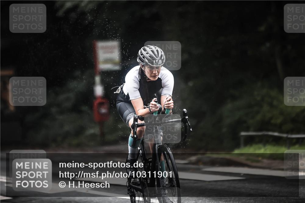 13.09.2026 - Stadtparktriathlon H.Heesch http://msf.ph/oto/10311901 13.09.2026 12:52:42 Radfahren 1075, 1195, 1203, 1209, 1230, 1267 meine-sportfotos.de