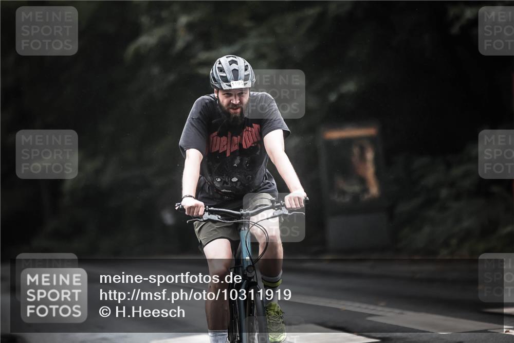 13.09.2026 - Stadtparktriathlon H.Heesch http://msf.ph/oto/10311919 13.09.2026 12:52:43 Radfahren 1195, 1203, 1209, 1267 meine-sportfotos.de