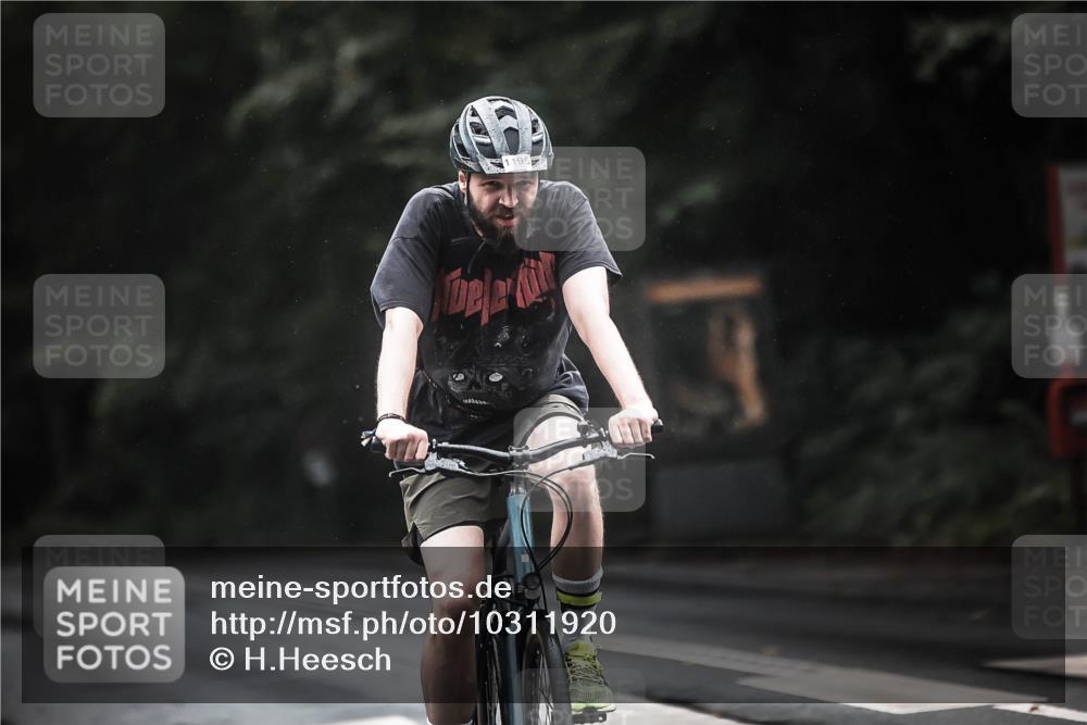 13.09.2026 - Stadtparktriathlon H.Heesch http://msf.ph/oto/10311920 13.09.2026 12:52:44 Radfahren 1195, 1203, 1209, 1267 meine-sportfotos.de