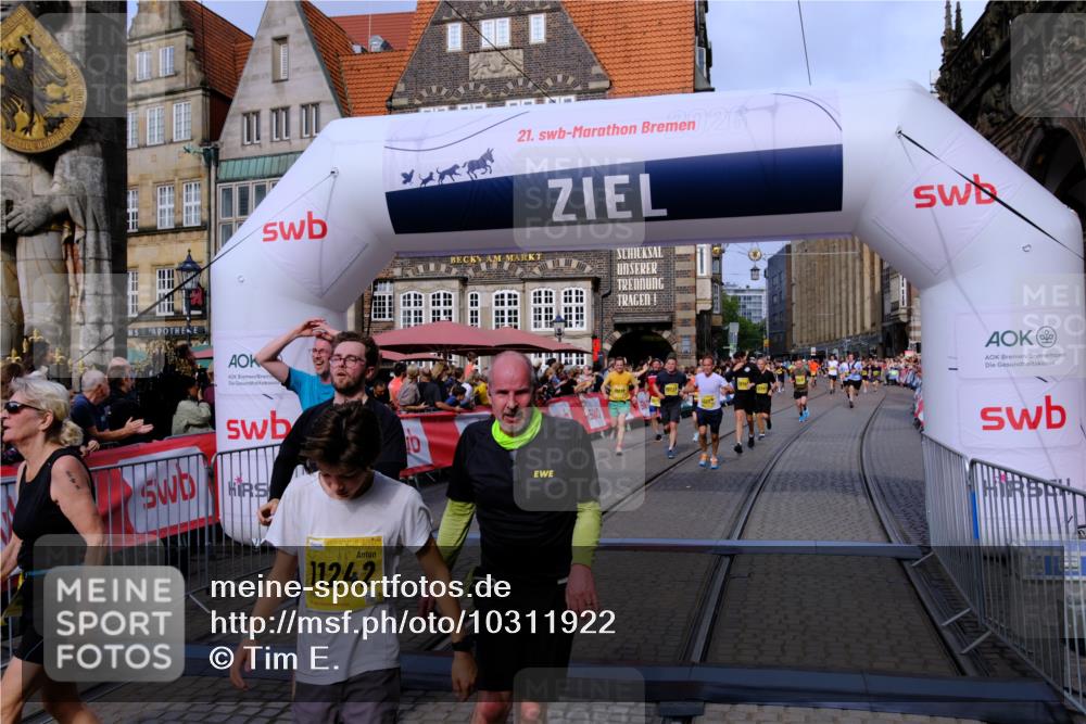 13.09.2026 - 21. swb-Marathon Bremen Tim E. http://msf.ph/oto/10311922 13.09.2026 10:53:54 Ziel 10141, 10174, 10222, 10227, 10478, 10479, 10626, 10821, 10838, 10845, 10886, 10905, 11242, 11446, 11502, 11590, 11800, 11950, 12056, 12119, 12308, 12331, 12341, 13597 meine-sportfotos.de