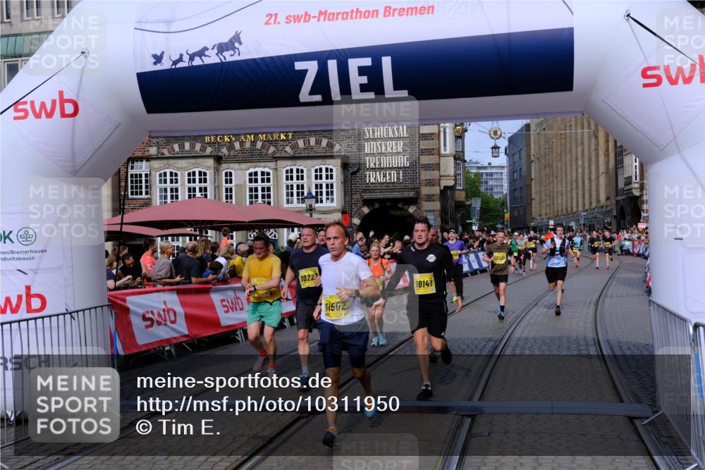 13.09.2026 - 21. swb-Marathon Bremen Tim E. http://msf.ph/oto/10311950 13.09.2026 10:53:56 Ziel 10141, 10174, 10222, 10227, 10478, 10479, 10626, 10684, 10838, 10845, 10886, 10905, 11242, 11446, 11502, 11590, 11800, 11950, 12056, 12119, 12308, 12331, 12341, 13597 meine-sportfotos.de