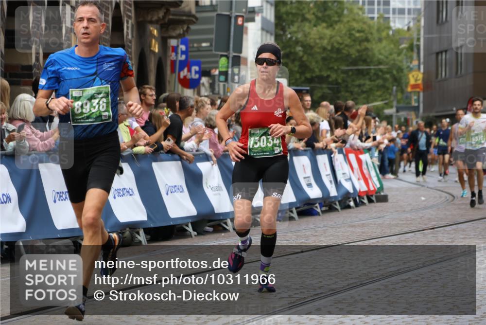 13.09.2026 - 21. swb-Marathon Bremen Strokosch-Dieckow http://msf.ph/oto/10311966 13.09.2026 13:04:31 Ziel 2094, 3284, 3424, 4110, 4239, 6815, 9129, 9544, 9813, 1223, 1224, 1712, 2207, 2956, 5283, 8701, 8936, 9070, 13034 meine-sportfotos.de