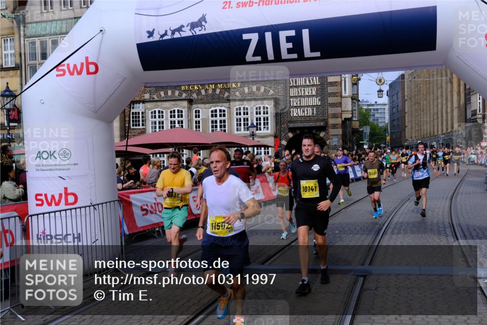 13.09.2026 - 21. swb-Marathon Bremen Tim E. http://msf.ph/oto/10311997 13.09.2026 10:53:57 Ziel 10141, 10174, 10222, 10227, 10478, 10479, 10626, 10684, 10685, 10838, 10845, 10905, 11242, 11446, 11502, 11596, 11800, 11950, 12119, 12331, 12341, 12492, 13597 meine-sportfotos.de