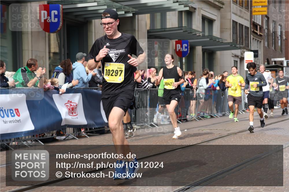 13.09.2026 - 21. swb-Marathon Bremen Strokosch-Dieckow http://msf.ph/oto/10312024 13.09.2026 10:55:33 Ziel 10243, 10298, 10374, 10379, 10423, 10529, 10550, 10690, 10703, 10809, 10952, 11377, 11510, 11790, 11972, 12061, 12108, 12125, 12143, 12188, 12484, 13565, 10203, 10256, 10297, 10379, 10529, 10725, 10788, 10881, 11014, 11377, 11414, 11466, 11557, 11631, 11748, 11862, 11910, 11941, 11975, 11977, 12030, 12150, 12201, 12218, 12258, 12348, 12549 meine-sportfotos.de