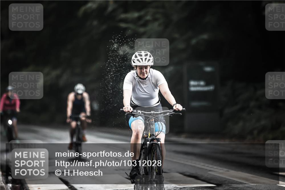 13.09.2026 - Stadtparktriathlon H.Heesch http://msf.ph/oto/10312028 13.09.2026 11:45:40 Radfahren 749, 754, 816, 839, 895 meine-sportfotos.de