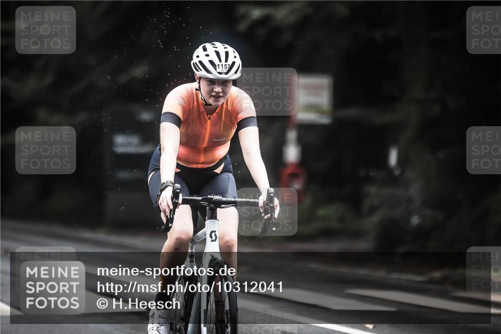 13.09.2026 - Stadtparktriathlon H.Heesch http://msf.ph/oto/10312041 13.09.2026 12:53:04 Radfahren 1081, 1134, 1157, 1194, 1274, 1285 meine-sportfotos.de