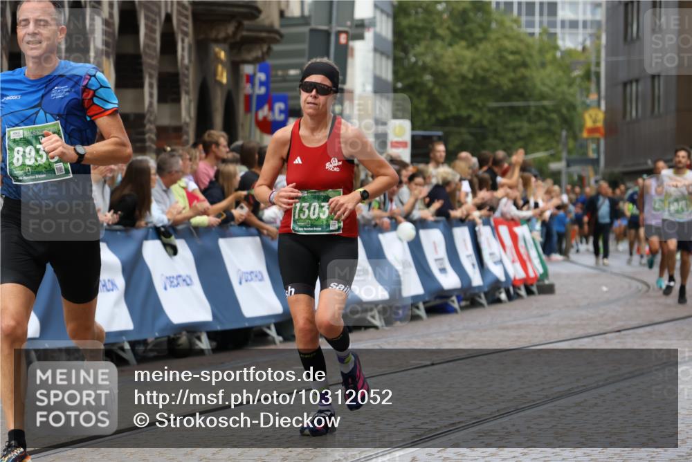 13.09.2026 - 21. swb-Marathon Bremen Strokosch-Dieckow http://msf.ph/oto/10312052 13.09.2026 13:04:31 Ziel 2094, 3284, 3424, 4110, 4239, 6815, 9129, 9544, 9813, 1223, 1224, 1712, 2207, 2956, 5283, 8701, 8936, 9070, 13034 meine-sportfotos.de