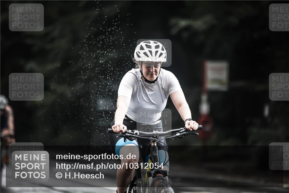 13.09.2026 - Stadtparktriathlon H.Heesch http://msf.ph/oto/10312054 13.09.2026 11:45:41 Radfahren 749, 754, 816, 839, 895 meine-sportfotos.de