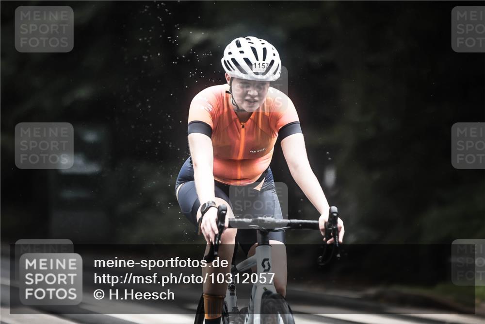 13.09.2026 - Stadtparktriathlon H.Heesch http://msf.ph/oto/10312057 13.09.2026 12:53:05 Radfahren 1081, 1134, 1157, 1194 meine-sportfotos.de