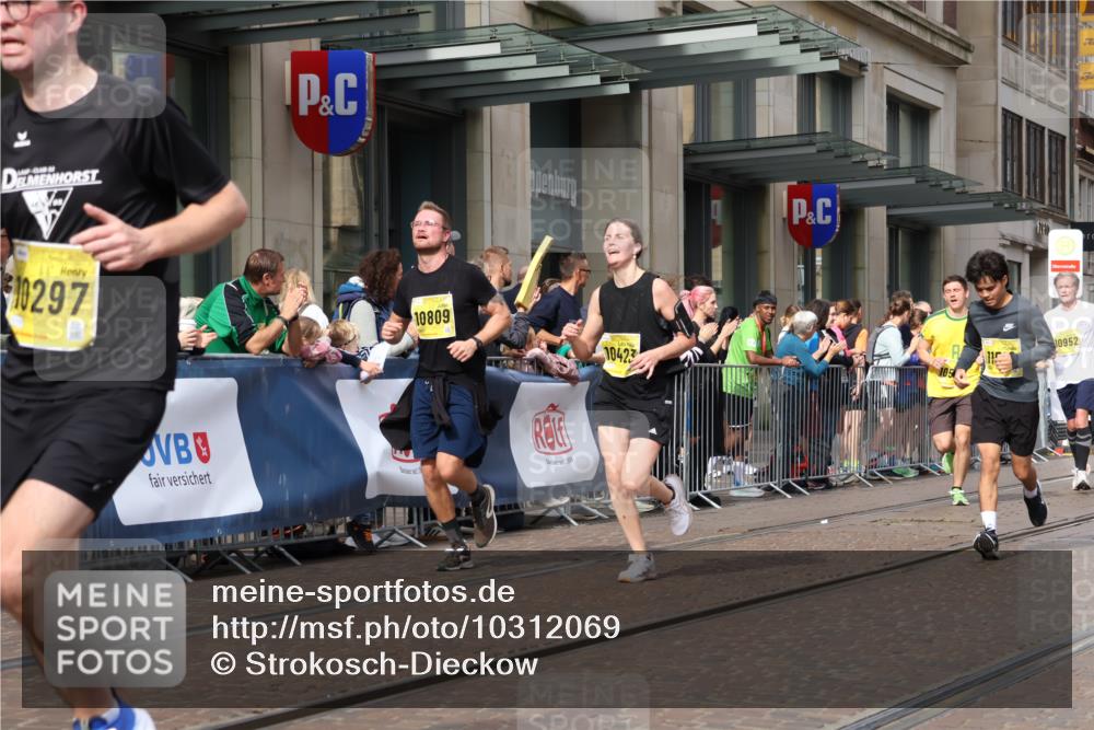 13.09.2026 - 21. swb-Marathon Bremen Strokosch-Dieckow http://msf.ph/oto/10312069 13.09.2026 10:55:34 Ziel 10243, 10298, 10374, 10423, 10550, 10690, 10703, 10809, 10952, 11510, 11790, 11972, 12061, 12108, 12125, 12143, 12188, 12484, 13565, 10203, 10256, 10297, 10379, 10529, 10725, 10788, 10881, 11014, 11377, 11414, 11466, 11557, 11748, 11862, 11910, 11941, 11975, 11977, 12030, 12150, 12201, 12218, 12258, 12348, 12549 meine-sportfotos.de