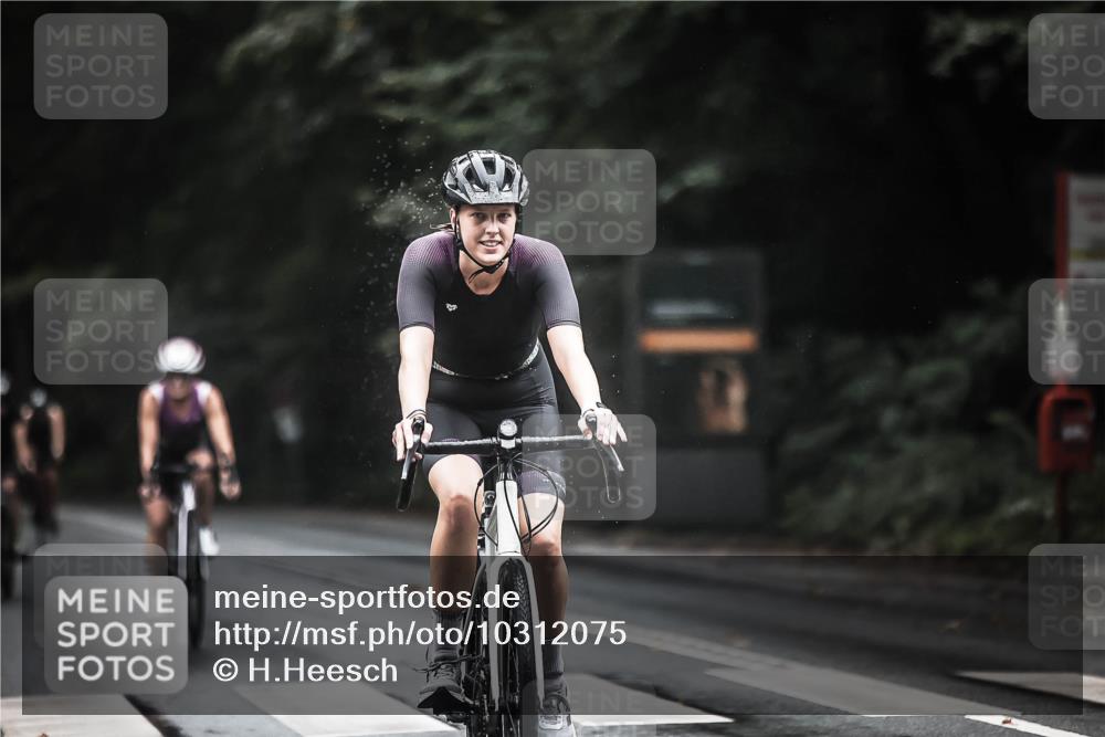 13.09.2026 - Stadtparktriathlon H.Heesch http://msf.ph/oto/10312075 13.09.2026 12:53:13 Radfahren 1102, 1148, 1220, 1298 meine-sportfotos.de