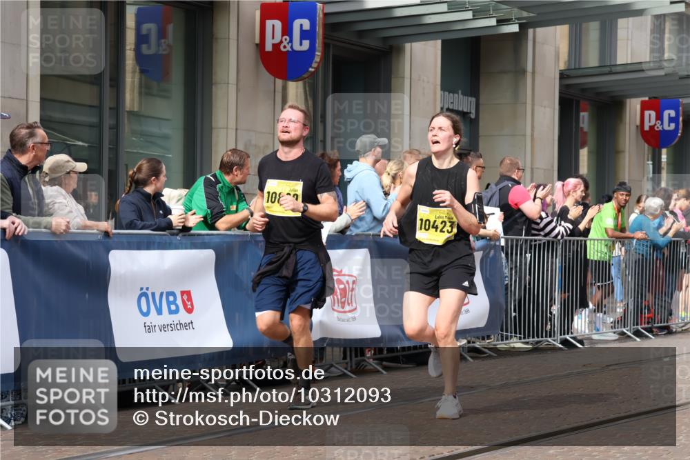 13.09.2026 - 21. swb-Marathon Bremen Strokosch-Dieckow http://msf.ph/oto/10312093 13.09.2026 10:55:34 Ziel 10243, 10298, 10374, 10423, 10550, 10690, 10703, 10809, 10952, 11510, 11790, 11972, 12061, 12108, 12125, 12143, 12188, 12484, 13565, 10203, 10256, 10297, 10379, 10529, 10725, 10788, 10881, 11014, 11377, 11414, 11466, 11557, 11748, 11862, 11910, 11941, 11975, 11977, 12030, 12150, 12201, 12218, 12258, 12348, 12549 meine-sportfotos.de