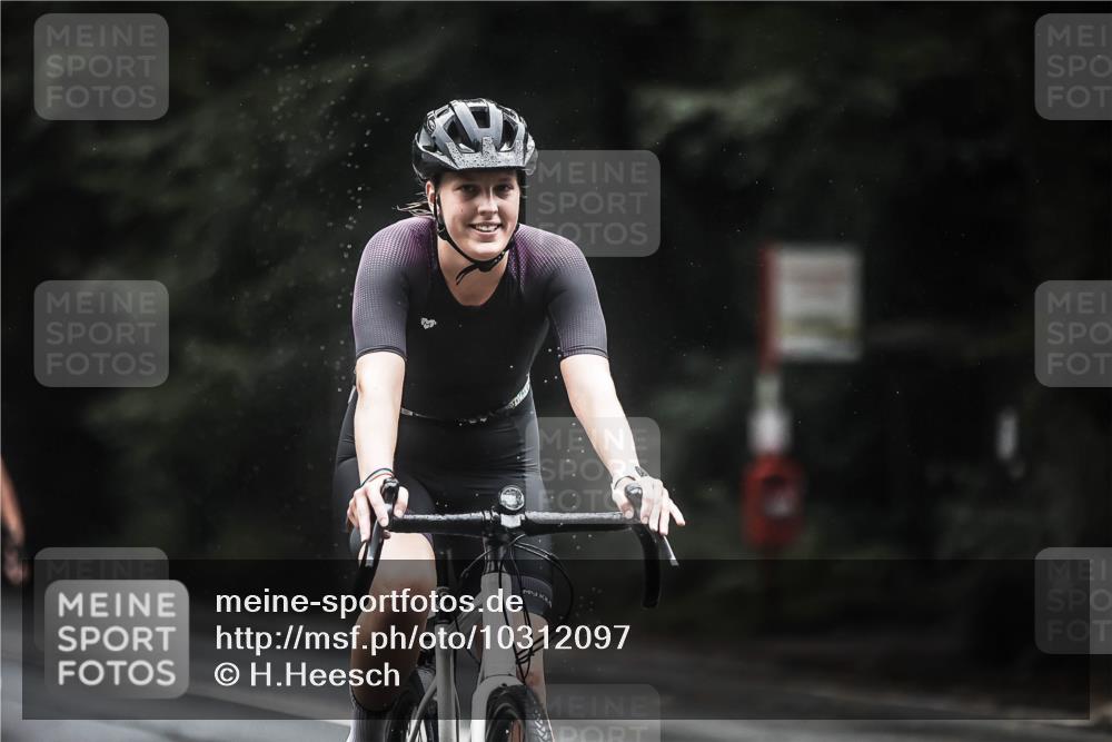 13.09.2026 - Stadtparktriathlon H.Heesch http://msf.ph/oto/10312097 13.09.2026 12:53:13 Radfahren 1102, 1148, 1220, 1298 meine-sportfotos.de