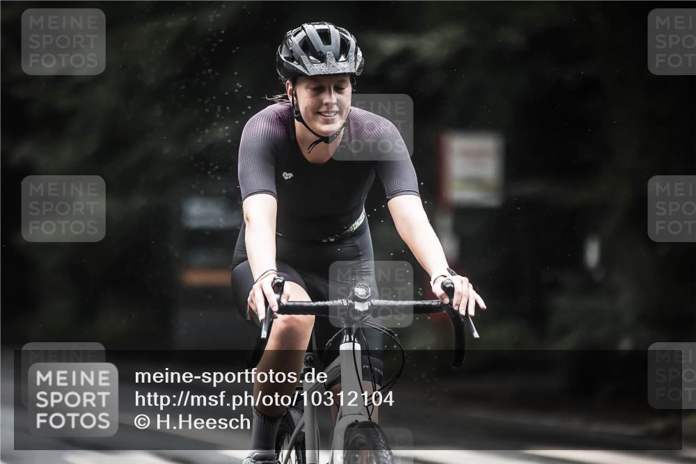 13.09.2026 - Stadtparktriathlon H.Heesch http://msf.ph/oto/10312104 13.09.2026 12:53:13 Radfahren 1102, 1148, 1220, 1298 meine-sportfotos.de