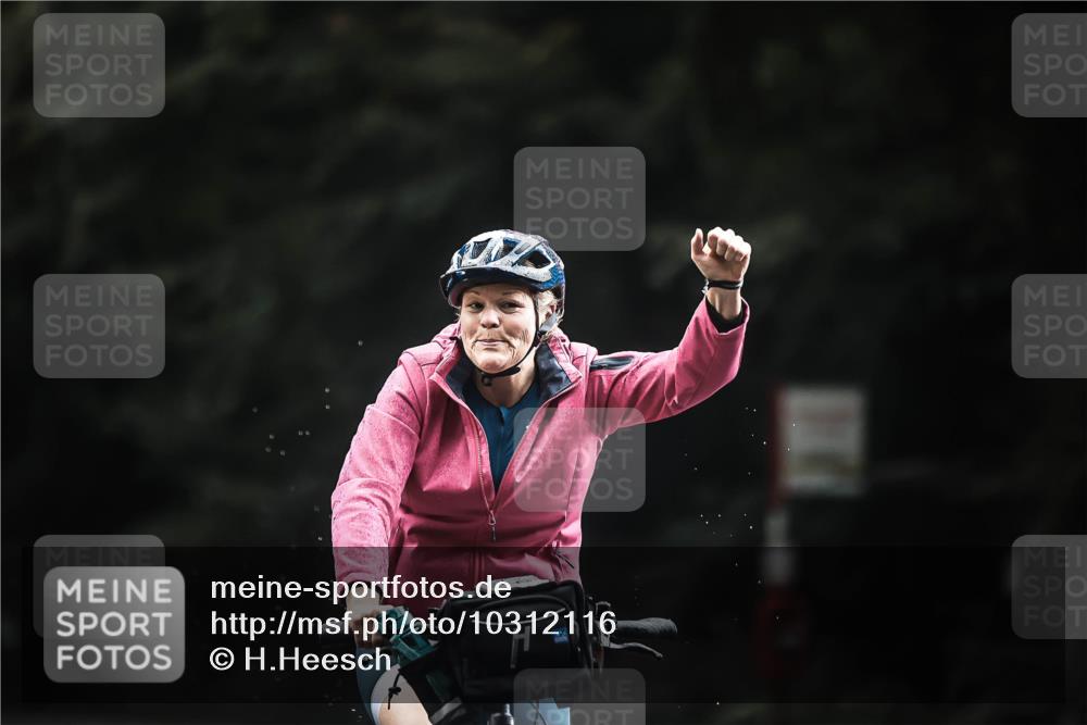 13.09.2026 - Stadtparktriathlon H.Heesch http://msf.ph/oto/10312116 13.09.2026 11:45:46 Radfahren 754, 816, 839, 926 meine-sportfotos.de