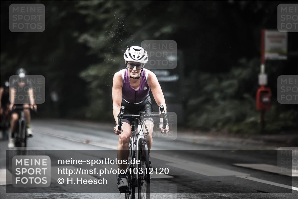 13.09.2026 - Stadtparktriathlon H.Heesch http://msf.ph/oto/10312120 13.09.2026 12:53:15 Radfahren 1102, 1148, 1199, 1220, 1282, 1298 meine-sportfotos.de