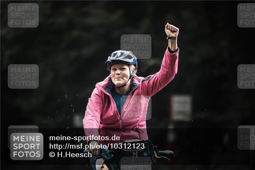 13.09.2026 - Stadtparktriathlon H.Heesch http://msf.ph/oto/10312123 13.09.2026 11:45:46 Radfahren 754, 816, 839, 926 meine-sportfotos.de