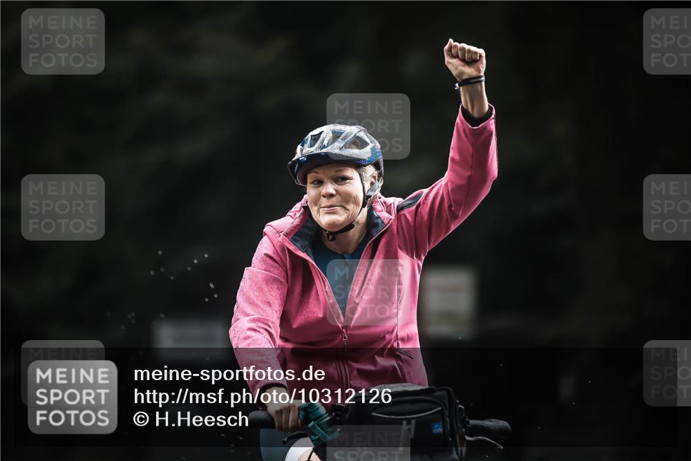 13.09.2026 - Stadtparktriathlon H.Heesch http://msf.ph/oto/10312126 13.09.2026 11:45:46 Radfahren 754, 816, 839, 926 meine-sportfotos.de