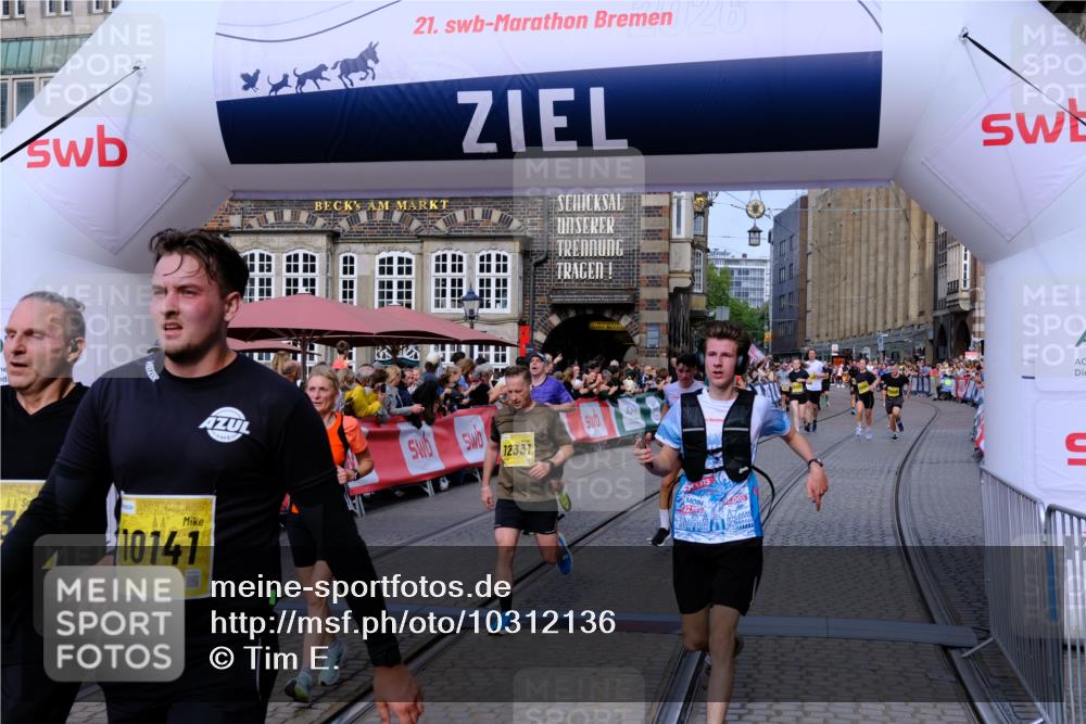 13.09.2026 - 21. swb-Marathon Bremen Tim E. http://msf.ph/oto/10312136 13.09.2026 10:53:59 Ziel 10141, 10174, 10222, 10227, 10478, 10479, 10626, 10684, 10685, 10838, 10845, 10905, 11242, 11446, 11489, 11502, 11596, 11800, 11950, 12119, 12331, 12341, 12405, 12492, 12515, 13597 meine-sportfotos.de