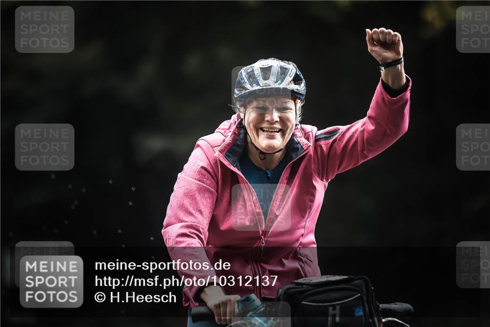 13.09.2026 - Stadtparktriathlon H.Heesch http://msf.ph/oto/10312137 13.09.2026 11:45:46 Radfahren 754, 816, 839, 926 meine-sportfotos.de