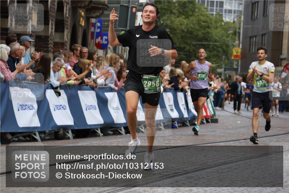13.09.2026 - 21. swb-Marathon Bremen Strokosch-Dieckow http://msf.ph/oto/10312153 13.09.2026 13:04:35 Ziel 650, 3284, 3424, 4110, 4239, 6815, 7871, 9544, 9813, 1712, 2646, 2956, 5283, 7814, 8701, 9070, 9689, 13187 meine-sportfotos.de