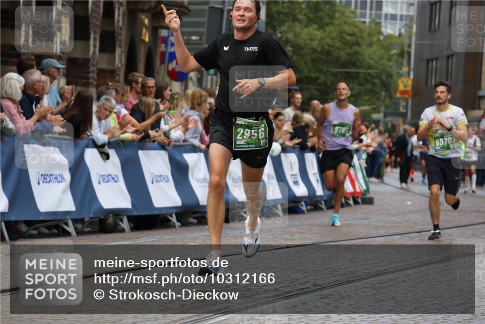 13.09.2026 - 21. swb-Marathon Bremen Strokosch-Dieckow http://msf.ph/oto/10312166 13.09.2026 13:04:35 Ziel 650, 3284, 3424, 4110, 4239, 6815, 7871, 9544, 9813, 1712, 2646, 2956, 5283, 7814, 8701, 9070, 9689, 13187 meine-sportfotos.de